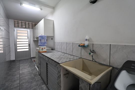 Lavanderia de casa à venda com 3 quartos, 262m² em Vila Lucinda, Santo André