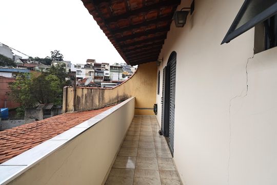 Sacada suite de casa à venda com 3 quartos, 262m² em Vila Lucinda, Santo André
