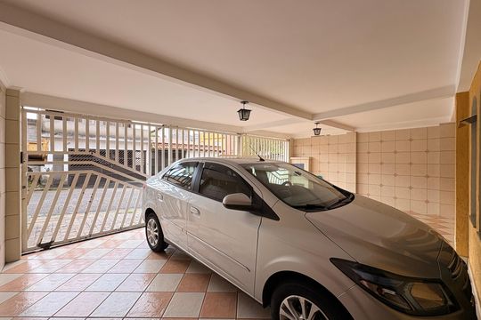 Garagem de casa à venda com 3 quartos, 262m² em Vila Lucinda, Santo André