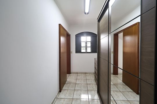 Closet suite de casa à venda com 3 quartos, 262m² em Vila Lucinda, Santo André