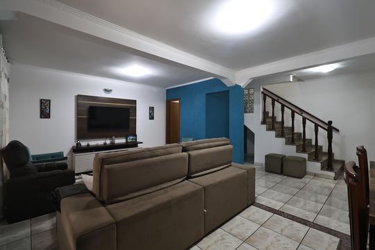 Casa à venda com 3 quartos, 262m² em Vila Lucinda, Santo André