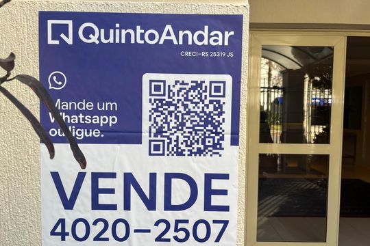 Plaquinha Instalada código VGKU-33 de apartamento à venda com 2 quartos, 80m² em Rio Branco, Porto Alegre