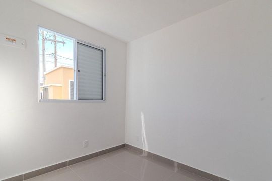 Quarto 2 de apartamento para alugar com 2 quartos, 43m² em Jardim Itu, Porto Alegre