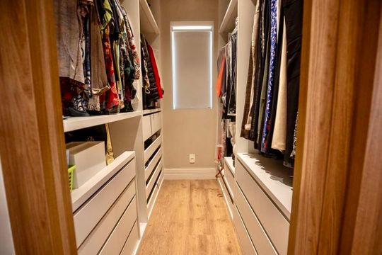 Suíte 1 - Closet  de apartamento à venda com 4 quartos, 160m² em Vale do Sereno, Nova Lima