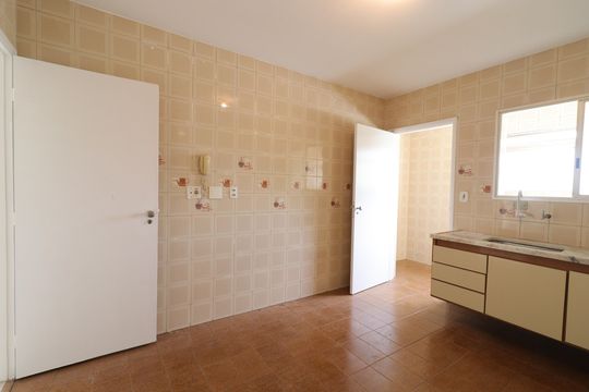 Cozinha de apartamento para alugar com 3 quartos, 130m² em Campininha, São Paulo