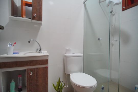 Banheiro de casa para alugar com 2 quartos, 52m² em Bairro Vargas, Sapucaia do Sul