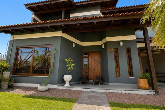 Fachada de casa à venda com 5 quartos, 361m² em Nossa Senhora das Gracas, Canoas