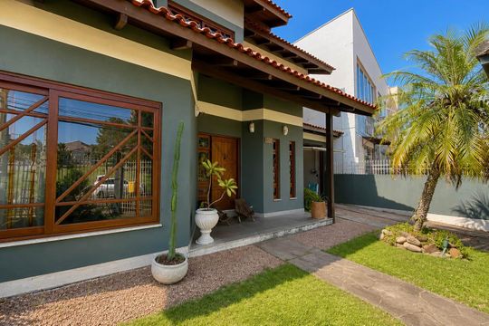 Área externa de casa à venda com 5 quartos, 361m² em Nossa Senhora das Gracas, Canoas