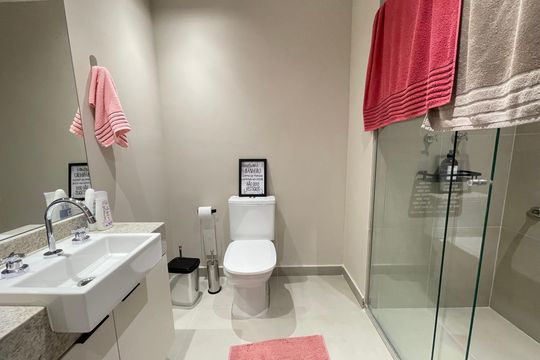 Banheiro de apartamento para alugar com 1 quarto, 27m² em Butantã, São Paulo
