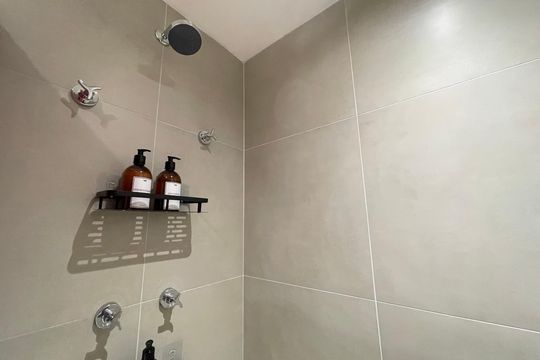 Banheiro de apartamento para alugar com 1 quarto, 27m² em Butantã, São Paulo