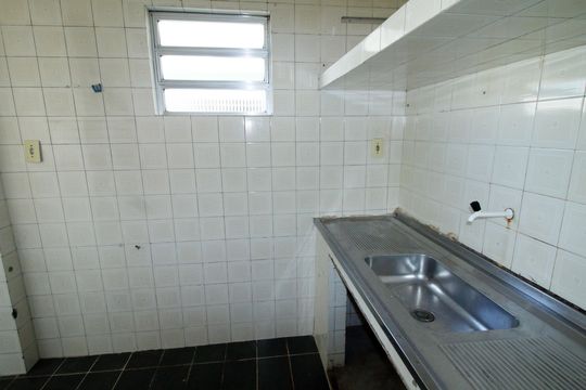 Cozinha de apartamento à venda com 2 quartos, 48m² em Coelho Neto, Rio de Janeiro