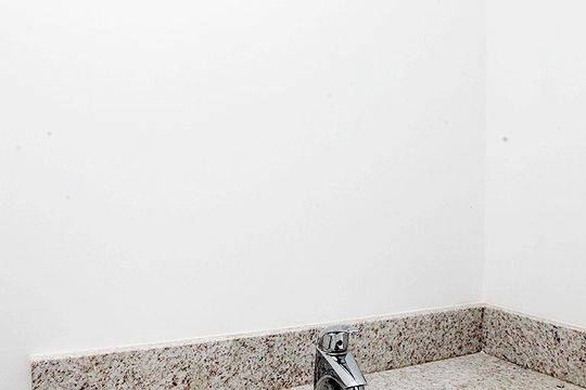 Banheiro de kitnet/studio para alugar com 1 quarto, 25m² em Rio Branco, Porto Alegre