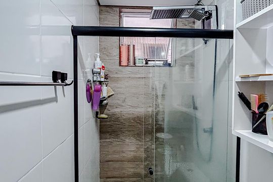 Banheiro de apartamento à venda com 2 quartos, 50m² em Vila Carrão, São Paulo