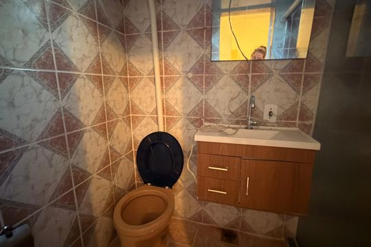 Banheiro da suíte de apartamento para alugar com 2 quartos, 60m² em Vila São Luis, Duque de Caxias
