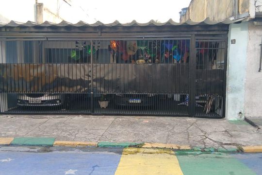 Fachada de casa à venda com 2 quartos, 150m² em Jardim Brasil, São Paulo