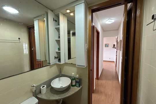 Banheiro de apartamento para alugar com 2 quartos, 80m² em Todos Os Santos, Rio de Janeiro