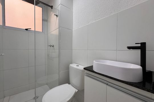 Banheiro Social de apartamento à venda com 2 quartos, 43m² em Vargem Pequena, Rio de Janeiro