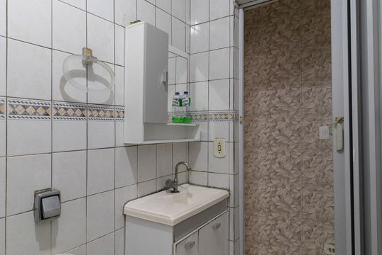 Banheiro de casa para alugar com 1 quarto, 50m² em Vila Ré, São Paulo