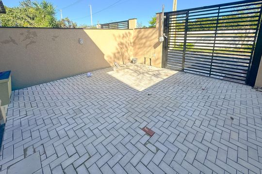 Garagem de casa para alugar com 2 quartos, 105m² em São João do Rio Vermelho, Florianópolis