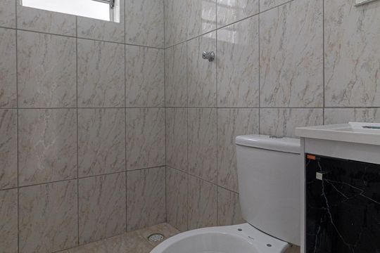 Banheiro  de casa para alugar com 2 quartos, 55m² em Vila Santa Teresinha, São Paulo