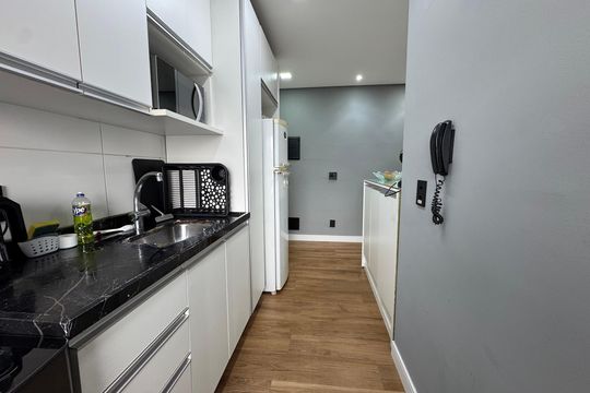 Cozinha de apartamento à venda com 2 quartos, 55m² em Quitaúna, Osasco