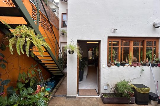 Quintal  de casa à venda com 2 quartos, 110m² em Chácara Monte Alegre, São Paulo