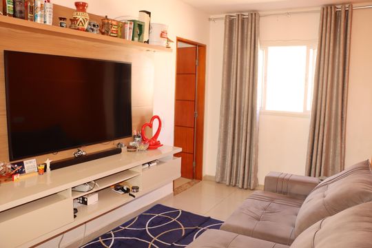 Casa à venda com 7 quartos, 250m² em Jardim Santa Teresinha, São Paulo