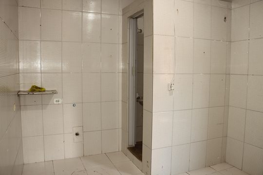 Casa à venda com 7 quartos, 250m² em Jardim Santa Teresinha, São Paulo