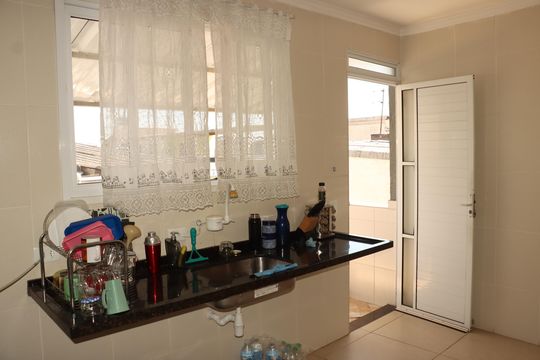 Casa à venda com 7 quartos, 250m² em Jardim Santa Teresinha, São Paulo