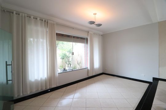 Sala de casa para alugar com 4 quartos, 330m² em Jardim das Palmeiras, Uberlândia