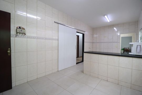 Cozinha de casa para alugar com 4 quartos, 330m² em Jardim das Palmeiras, Uberlândia