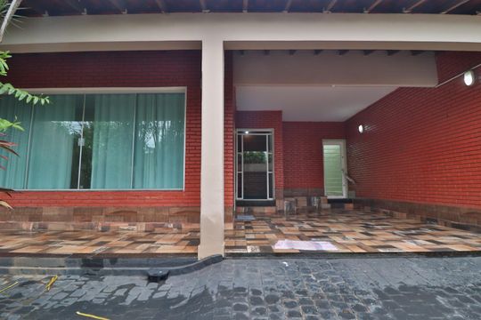 Varanda da Sala de casa para alugar com 4 quartos, 330m² em Jardim das Palmeiras, Uberlândia