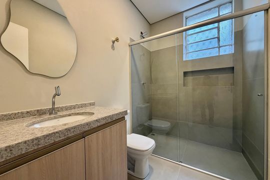 Banheiro de apartamento à venda com 2 quartos, 70m² em Cruzeiro, Belo Horizonte