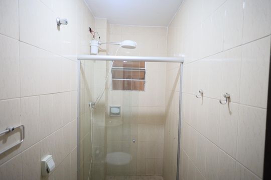 Banheiro social de casa para alugar com 3 quartos, 280m² em Cidade São Francisco, São Paulo