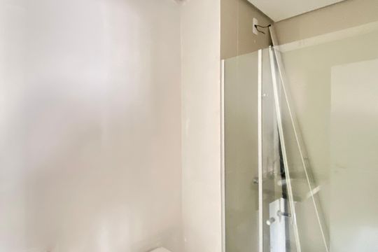 Banheiro  de kitnet/studio à venda com 1 quarto, 36m² em Km 18, Osasco