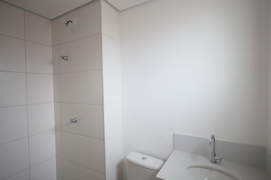 Banheiro de apartamento à venda com 1 quarto, 25m² em Centro, Osasco