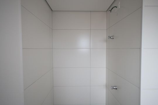 Banheiro de apartamento à venda com 1 quarto, 25m² em Centro, Osasco