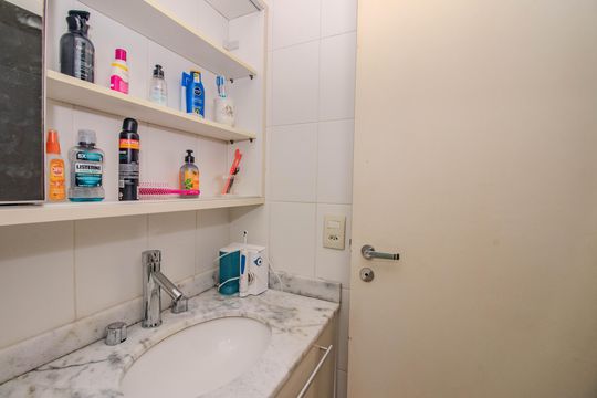 Banheiro Social de casa de condomínio para alugar com 3 quartos, 158m² em Rubem Berta, Porto Alegre