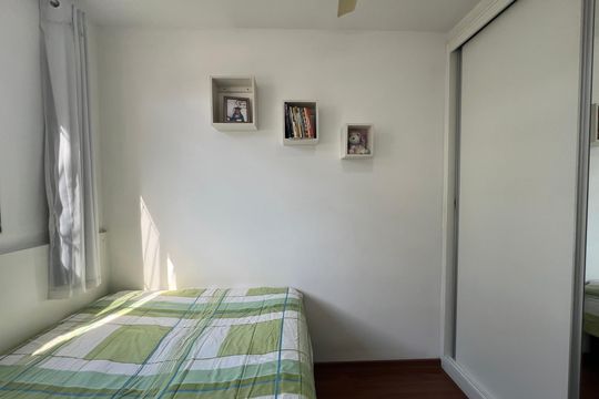 Quarto 2 de apartamento à venda com 2 quartos, 45m² em Distrito Indutrial Doutor Helio Pentagna Guimarães, Contagem