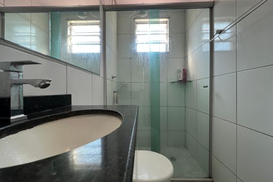 Banheiro Social de apartamento à venda com 2 quartos, 45m² em Distrito Indutrial Doutor Helio Pentagna Guimarães, Contagem