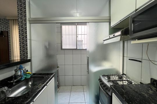 Cozinha de apartamento à venda com 2 quartos, 45m² em Distrito Indutrial Doutor Helio Pentagna Guimarães, Contagem