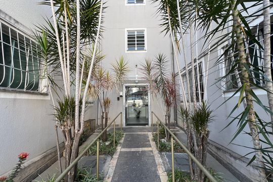 Hall de entrada de apartamento à venda com 2 quartos, 45m² em Distrito Indutrial Doutor Helio Pentagna Guimarães, Contagem