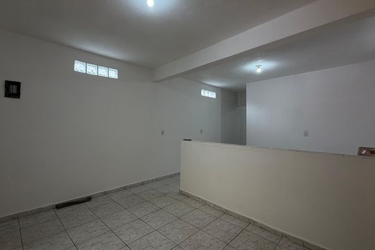 Casa para alugar com 1 quarto, 50m² em Jardim Ana Estela, Carapicuíba