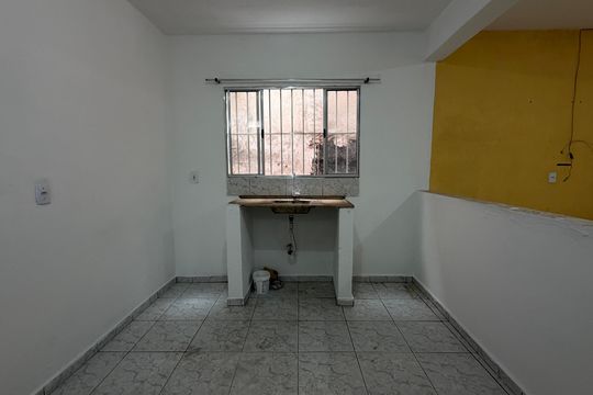 Casa para alugar com 1 quarto, 50m² em Jardim Ana Estela, Carapicuíba