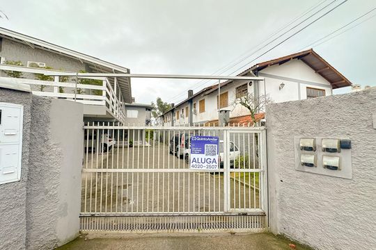 Fachada de apartamento para alugar com 2 quartos, 110m² em Canasvieiras, Florianópolis