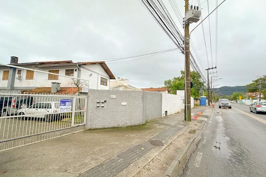 Vista da Rua de apartamento para alugar com 2 quartos, 110m² em Canasvieiras, Florianópolis