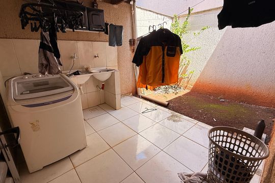 Área de Serviço de casa à venda com 12 quartos, 700m² em Solar Bouganville, Goiânia