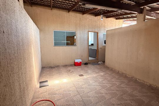 Garagem de casa à venda com 12 quartos, 700m² em Solar Bouganville, Goiânia