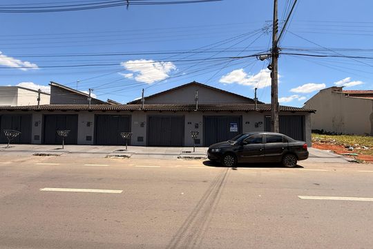Fachada de casa à venda com 12 quartos, 700m² em Solar Bouganville, Goiânia