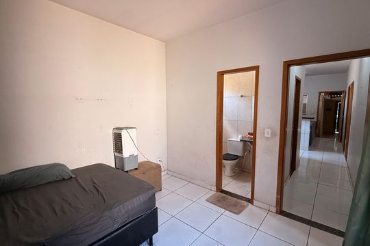 Suíte de casa à venda com 12 quartos, 700m² em Solar Bouganville, Goiânia